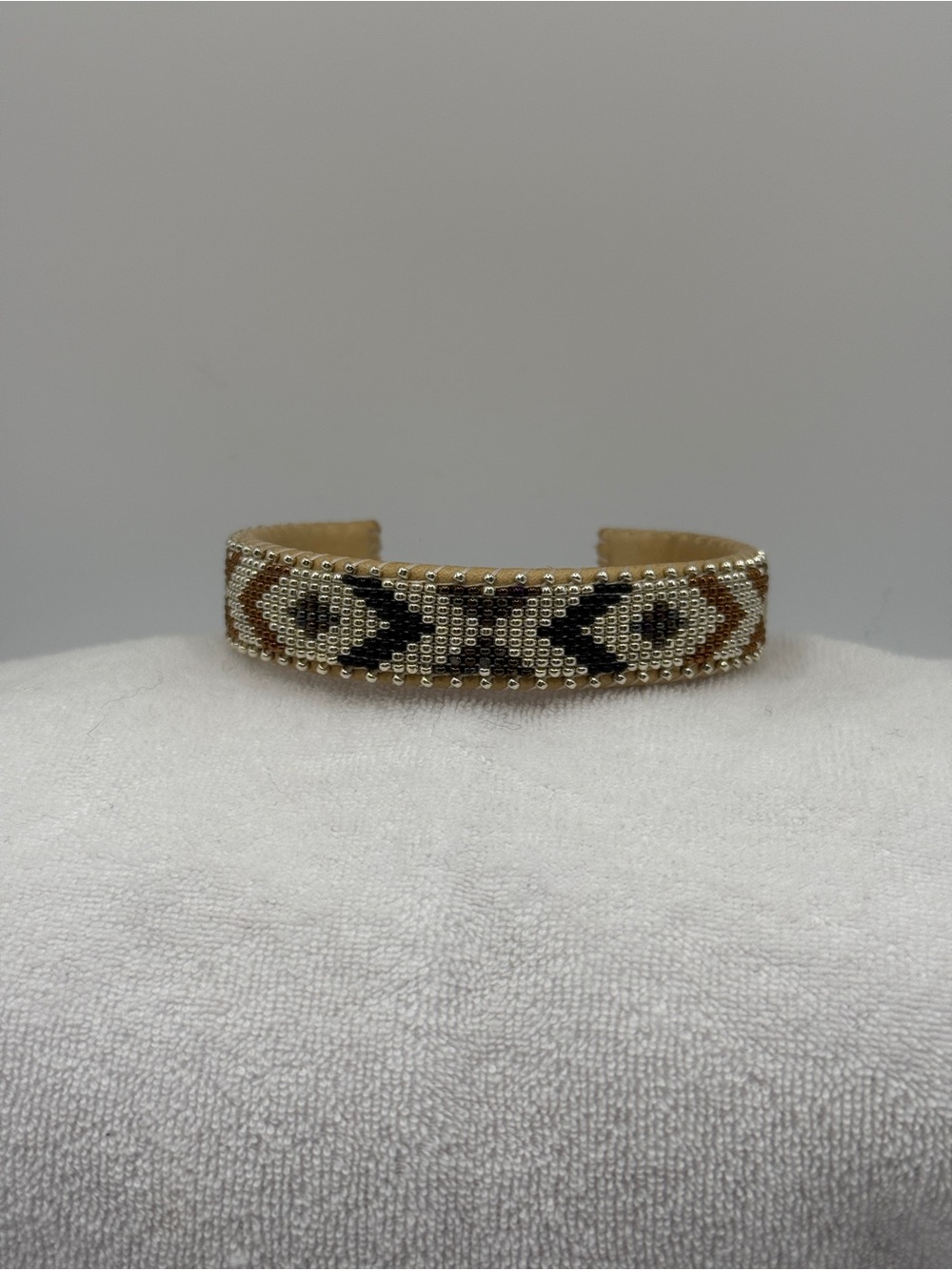 ETKIE Winter Small Hand-Beaded Leather Cuff